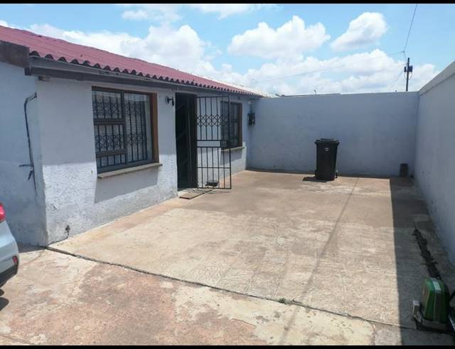 2 BEDROOM HOUSE FOR SALE IN ZOLA